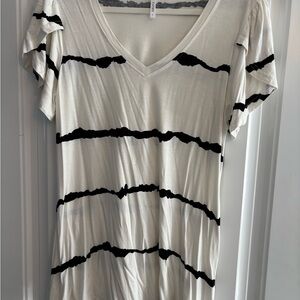 V-Neck Short Sleeve Stripe Tee - Cream & Black